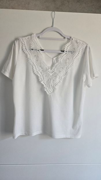 Tee-shirt dentelle