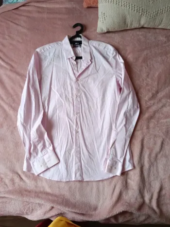 Chemise rose pâle