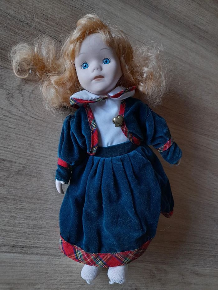 Lot de Poupées en porcelaine