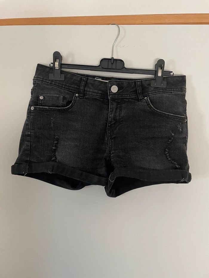 Short noir