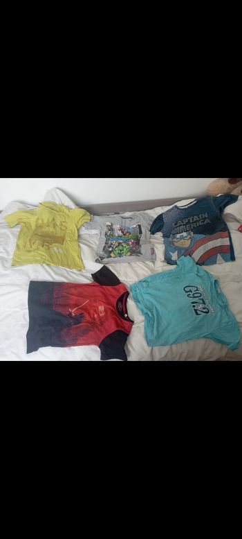Lot 5 tee shirt manches courtes marques divers 8 ans 5€