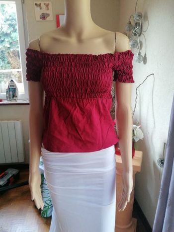 Beau top court Épaule dénudé comme neuf