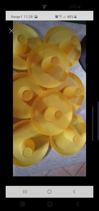 Assiettes et gobelets en plastique rigide