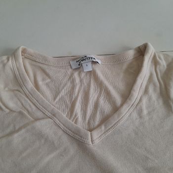 Tee shirt beige col V