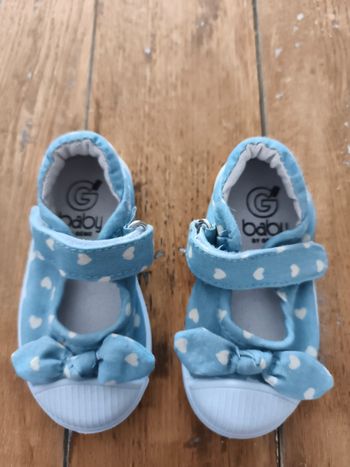 Chaussures taille 19 neuves