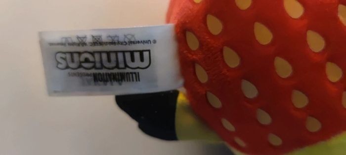 2 peluches Minions banane fraise - photo numéro 4