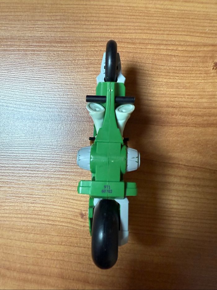 Figurine moto avec personnage Ben 10 omniverse - photo numéro 7