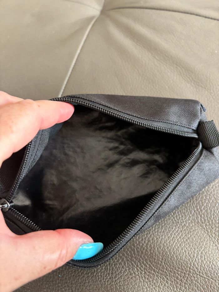 Trousse noire - photo numéro 5