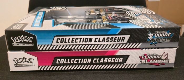 Pokémon Lot de 2 Coffrets Collection Classeur EV10.5 Flamme Blanche et Foudre Noir - photo numéro 4