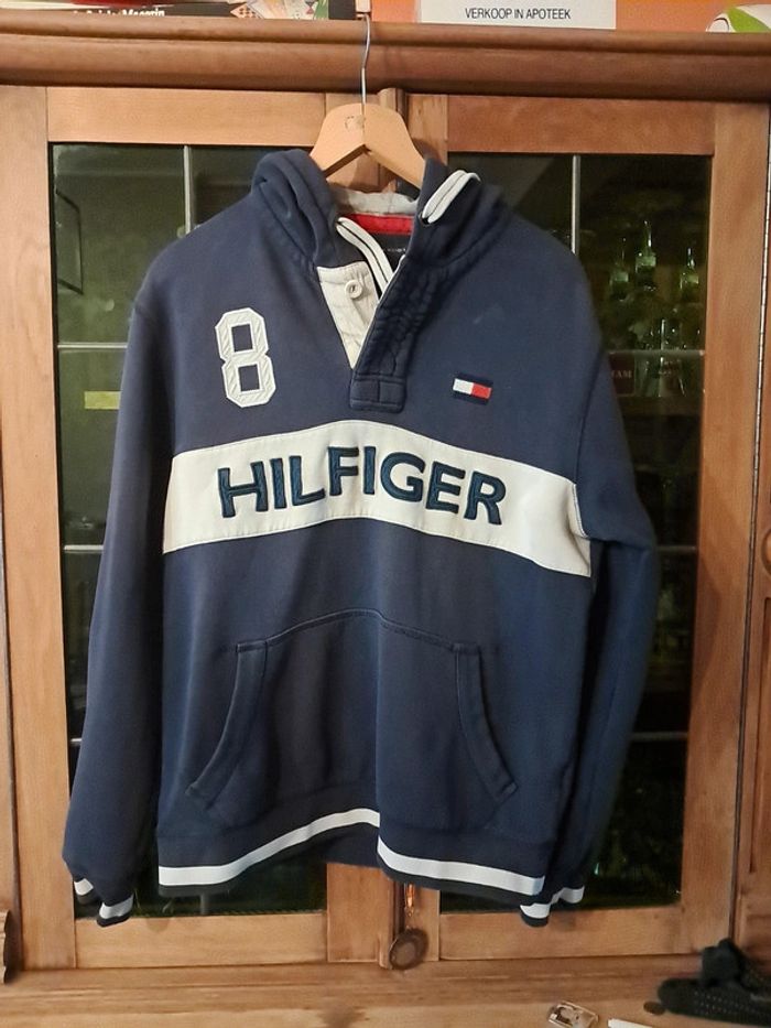 Pull à capuche Tommy Hilfiger numéro 8