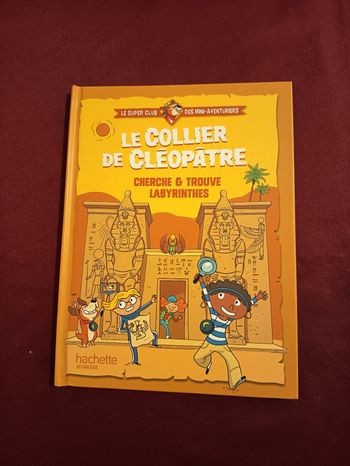 Livre hachette " le collier de Cléopâtre"