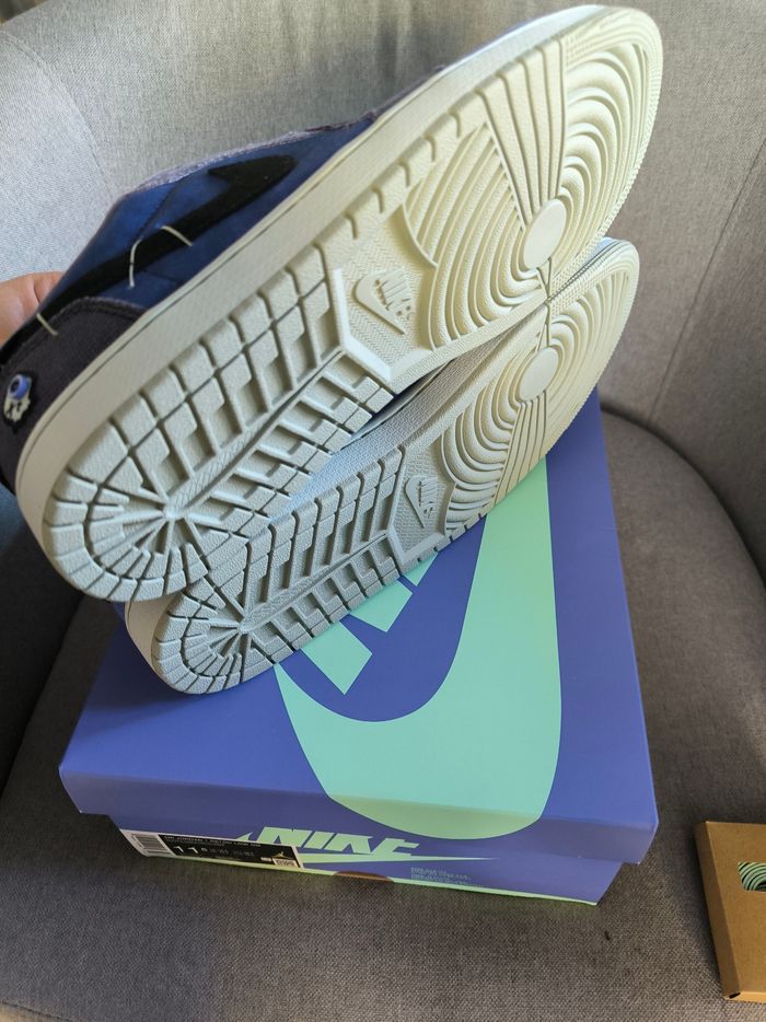 Doudoune sans manche the North face 
Couleur lavande taille femme XS enfant M
Neuve jamais porté 
prix  250€ en boutique 
Tissus 100% nylon 
Isolation 100% duvet pouvoir gonflant assure chaleur et confort 

Expédition rapide et emballage soigné 👍

Questio - photo numéro 3