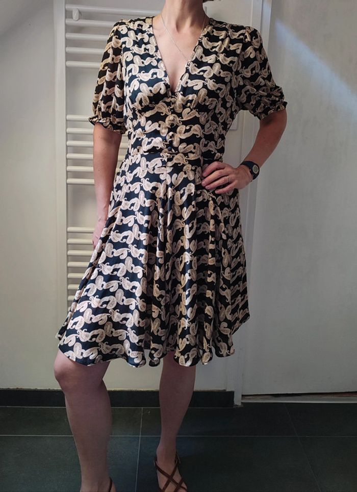 Robe cintrée taille 3 - photo numéro 2