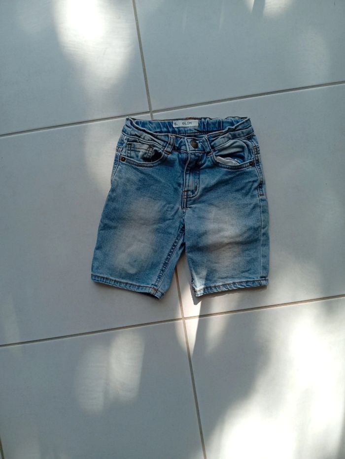 Short en jean Kiabi taille 6 ans