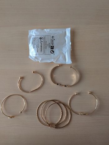 Lot de 5 bracelets neufs