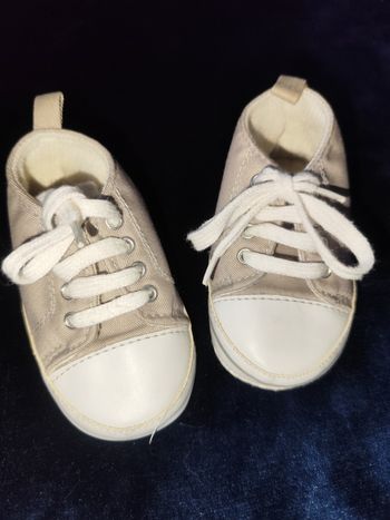 Petites baskets semelles souples type chausson taille 20-21 