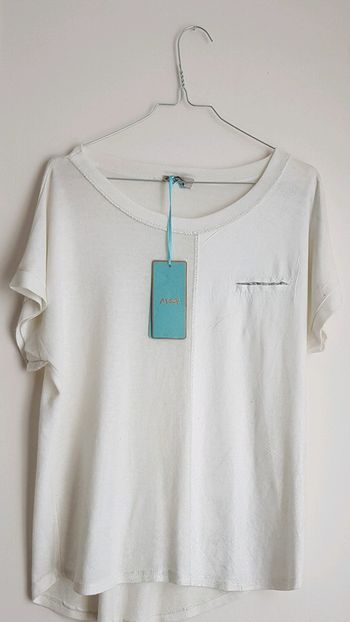 Tee shirt  Bi matière. Taille Unique. Convient à 40-42.