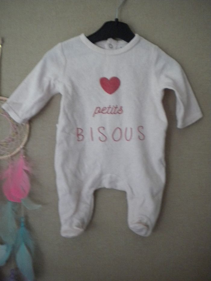 Lot de 5 pyjamas 1 mois de différentes marques Kitchoun 1 mois Beebs