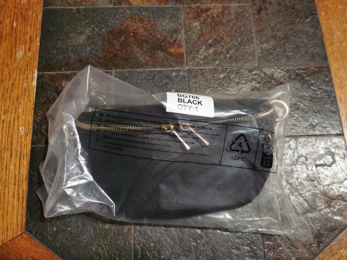 Sac banane noir en cuir synthétique neuve - photo numéro 2