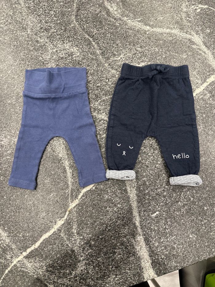Lot de deux pantalons bébé garçon taille 3 mois bon état