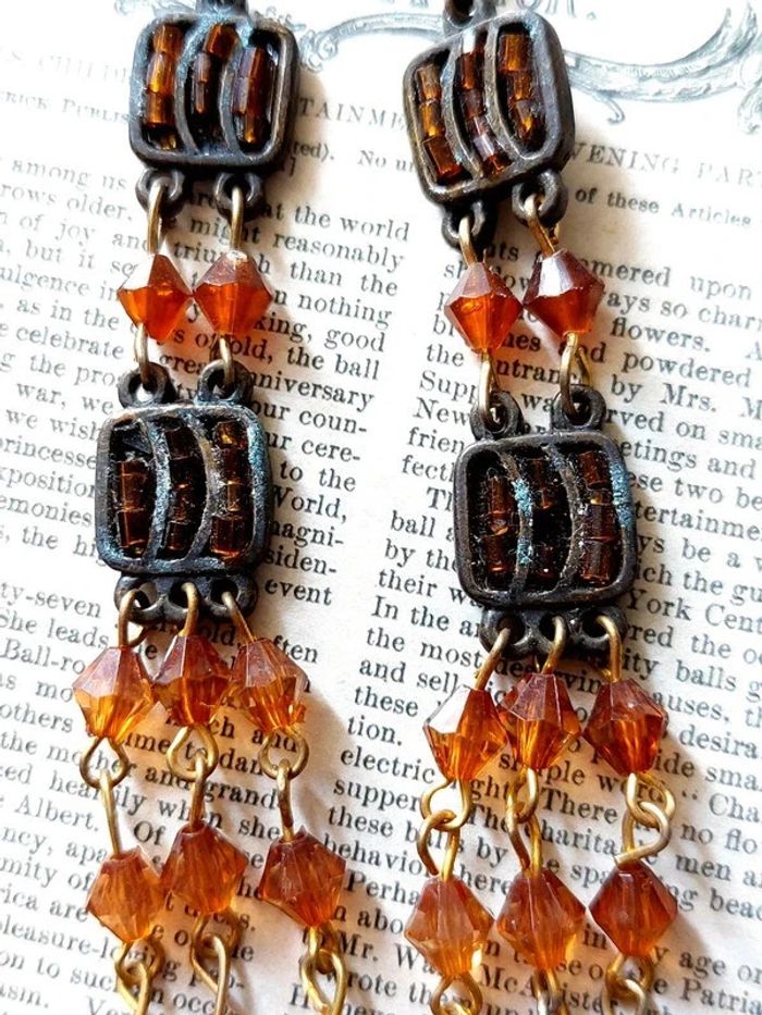 Magnifique paire de boucles d'oreilles pendantes en perles - photo numéro 3