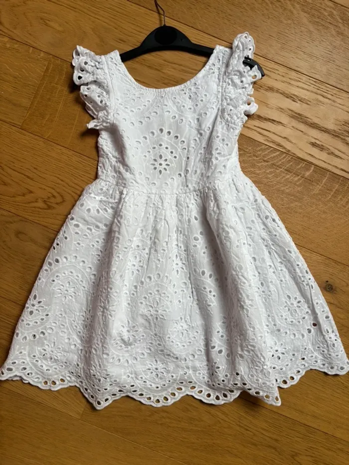Superbe robe Gemo broderie anglaise 8 ans