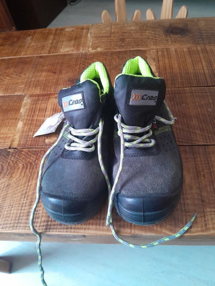 Chaussures de sécurité neuves Cras taille 36 - photo numéro 2