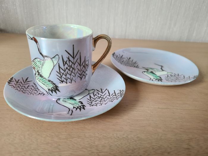 Tasse et 2 soucoupes porcelaine fine Japon