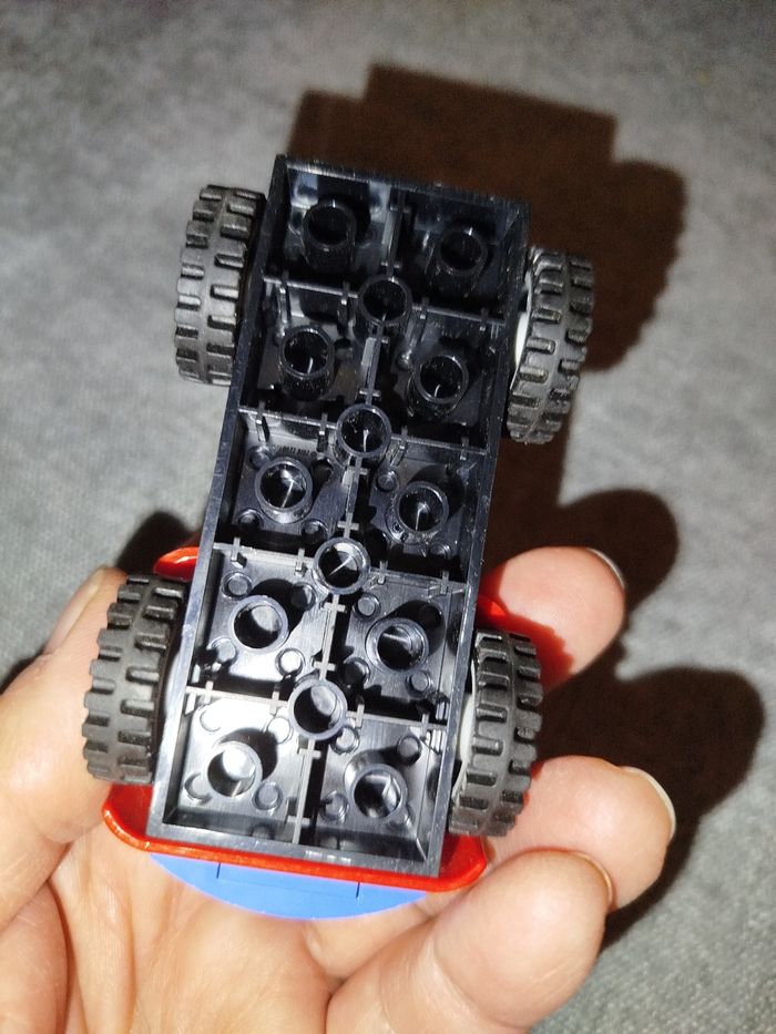 Voiture spiderman Lego.   Pièces manquantes. Voir photos - photo numéro 4