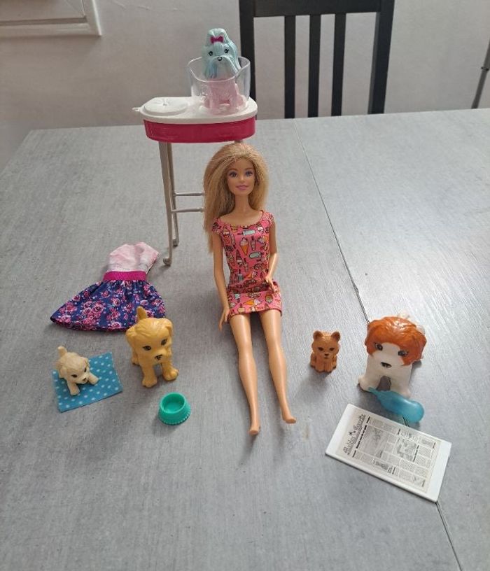 Barbie poupee et ses chiens