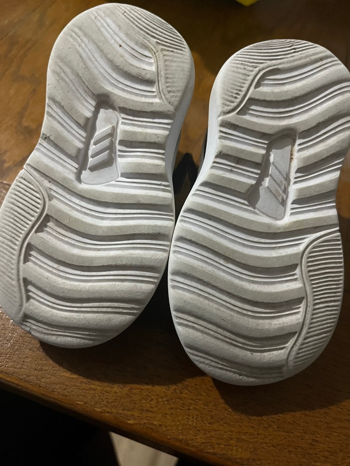 Chaussure garçon taille 20 Adidas - photo numéro 2