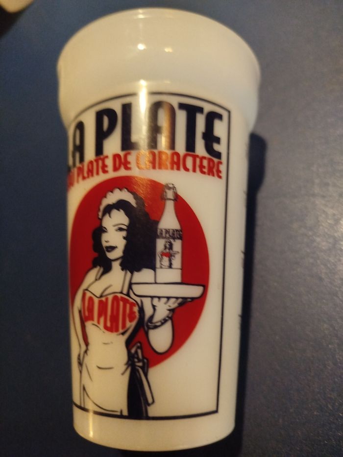 Gobelet ou verre la plate eau de caractère neuf - photo numéro 2