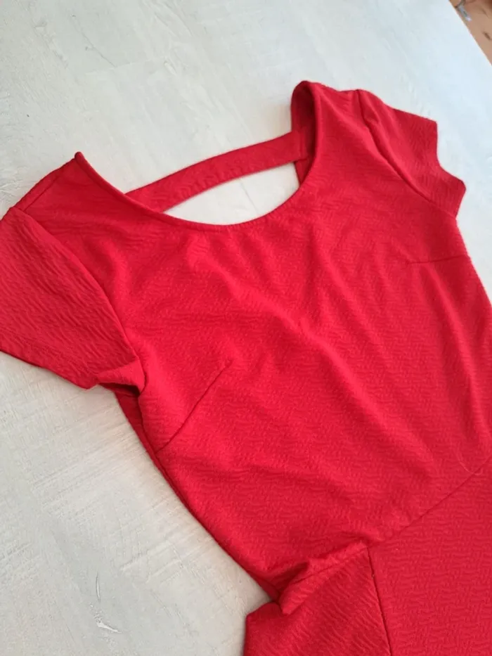 Robe rouge Camaïeu - patineuse - taille 36 - dos nu - décolleté en V - printemps été - photo numéro 3