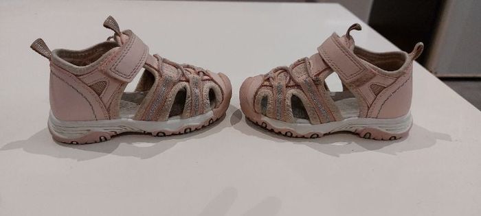 Sandales rose LH 20 bon etat