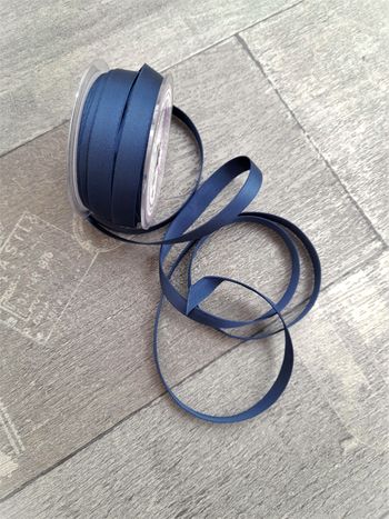 Ruban satin avec surpiqures, bleu marine