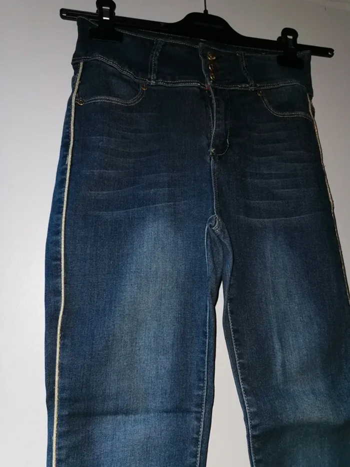 Jean slim Jennyfer Taille 38 - photo numéro 2