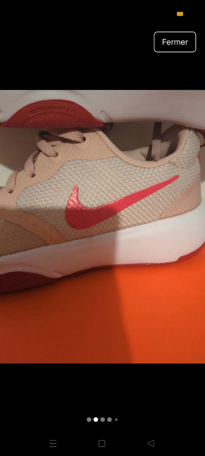 Basket Nike taille 35.5 neuve - photo numéro 2