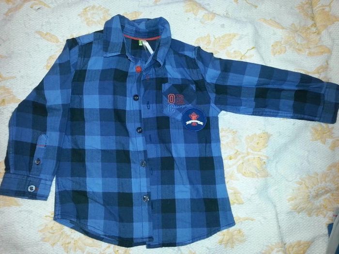 Superbe chemise en 4 ans