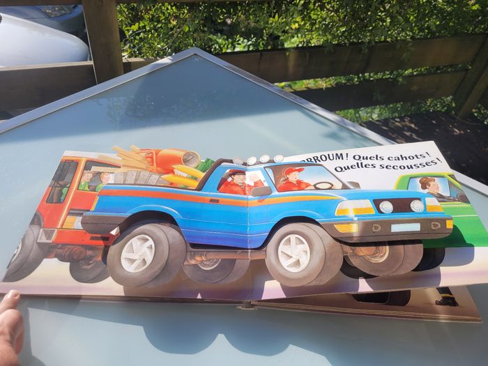 Superbe livre Pop-up Vrrroum! Mango jeunesse, À chaque page, un camion surgit! - photo numéro 5