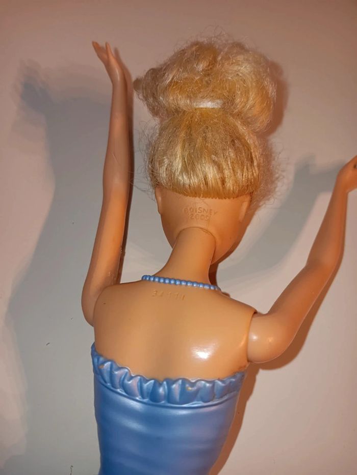 Poupée mattel Disney cendrillon ballerine (Année du moule corp 2011 tête 2005) - photo numéro 3