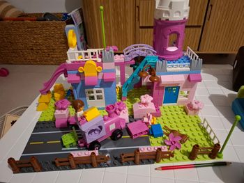 Lego château princesse avec son train