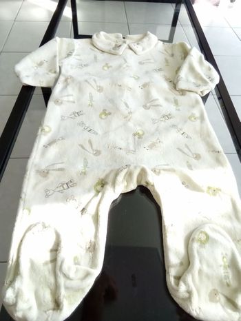Dors bien. Pyjama. Kiabi Baby.  6 mois