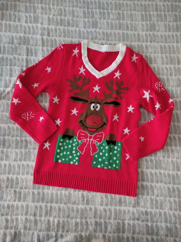Pull hiver col V rouge Noël renne paillettes taille 38 - photo numéro 1