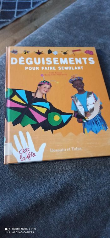 Livre deguisements pour faire semblant