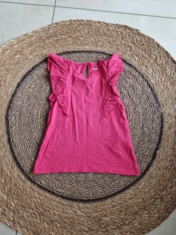 Joli tee-shirt avec dentelle Gémo taille 4 ans