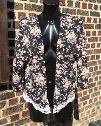 🌸 Gilet à fleurs noir & dentelle – Taille 2 (38)