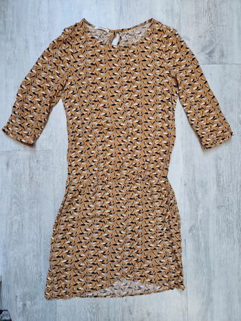 Robe courte moutarde avec oiseaux Promod 34
