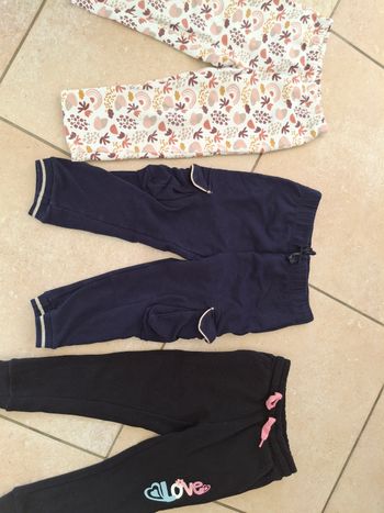 Lot 3 joggings molletonés fille 4 ans comme neuf