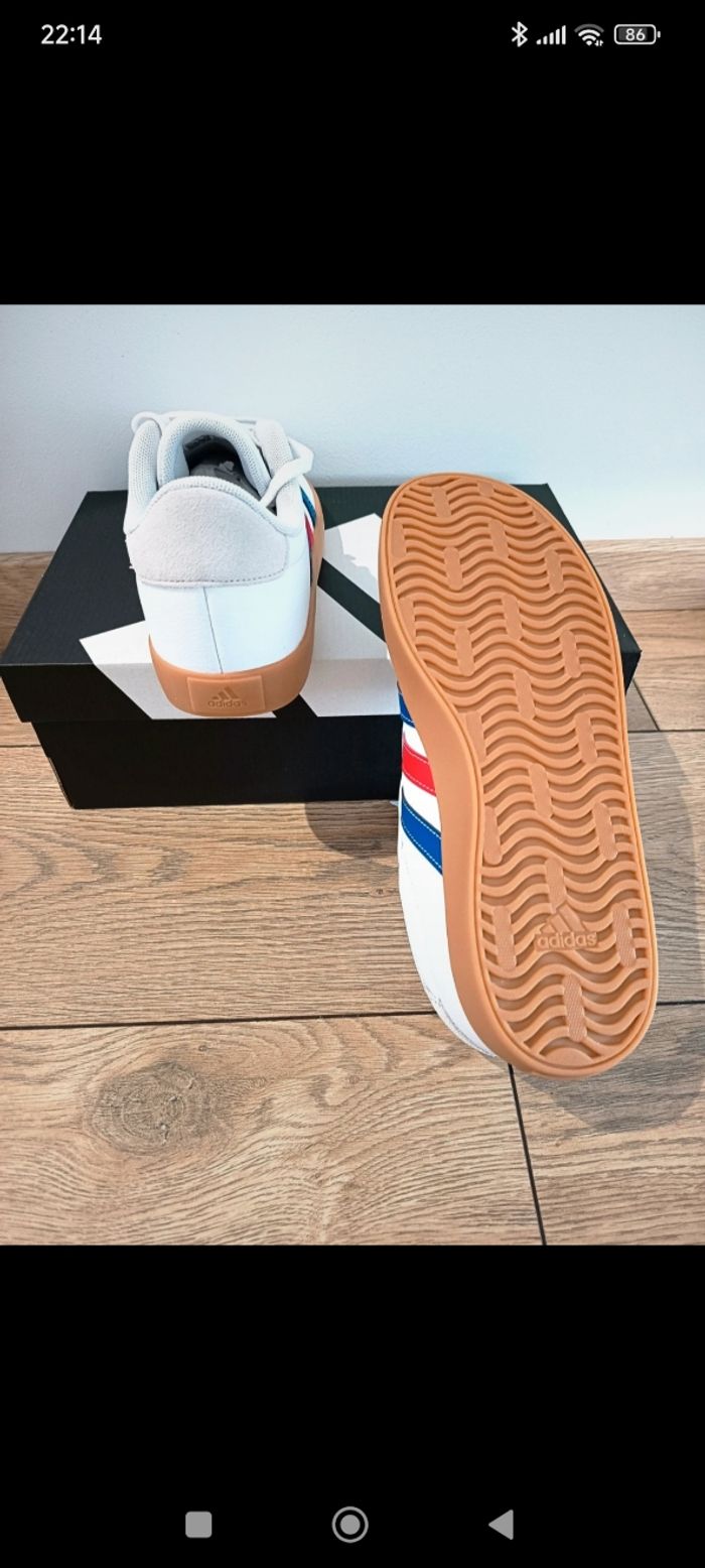 Baskets Adidas neuves pointure 38 - photo numéro 4