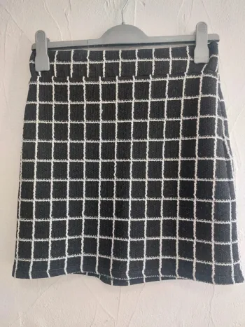 Jupe trapèze à carreaux en noir et blanc